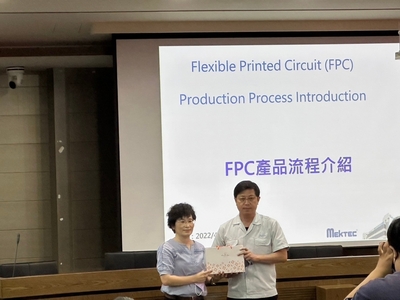 本部長與副校長合照