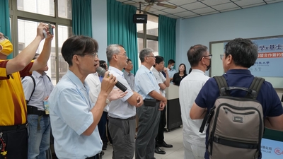 LINE_ALBUM_1140613基士徳簽約暨捐贈活動_251211_134