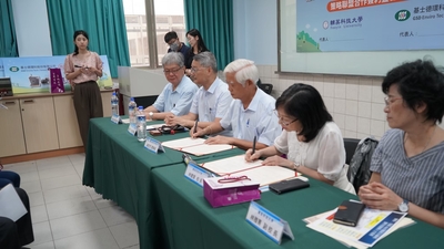 LINE_ALBUM_1140613基士徳簽約暨捐贈活動_251211_111