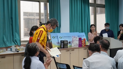 LINE_ALBUM_1140613基士徳簽約暨捐贈活動_251211_83