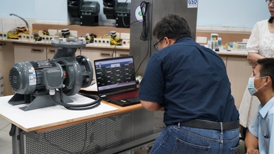 LINE_ALBUM_1140613基士徳簽約暨捐贈活動_251211_153