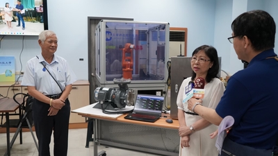 LINE_ALBUM_1140613基士徳簽約暨捐贈活動_251211_131