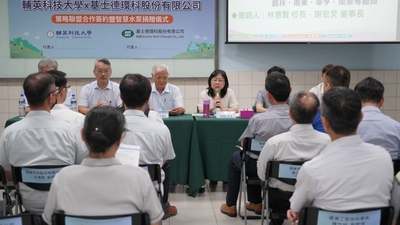 LINE_ALBUM_1140613基士徳簽約暨捐贈活動_251211_89