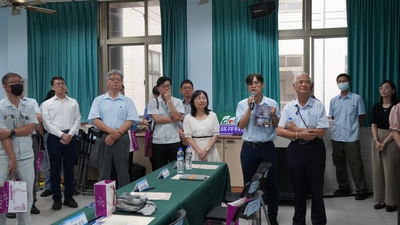 LINE_ALBUM_1140613基士徳簽約暨捐贈活動_251211_135