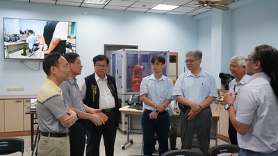 LINE_ALBUM_1140613基士徳簽約暨捐贈活動_251211_15