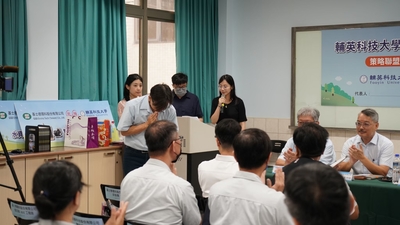 LINE_ALBUM_1140613基士徳簽約暨捐贈活動_251211_77