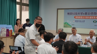 LINE_ALBUM_1140613基士徳簽約暨捐贈活動_251211_80