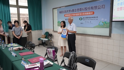 LINE_ALBUM_1140613基士徳簽約暨捐贈活動_251211_122