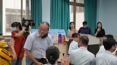 LINE_ALBUM_1140613基士徳簽約暨捐贈活動_251211_81