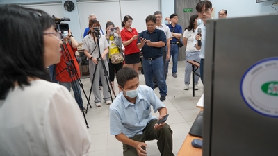 LINE_ALBUM_1140613基士徳簽約暨捐贈活動_251211_147