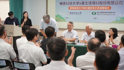 LINE_ALBUM_1140613基士徳簽約暨捐贈活動_251211_76