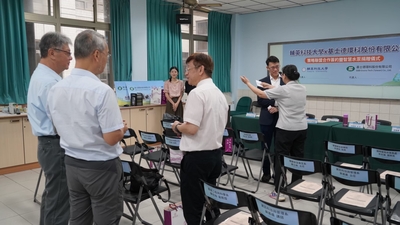 LINE_ALBUM_1140613基士徳簽約暨捐贈活動_251211_37