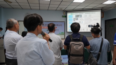 LINE_ALBUM_1140613基士徳簽約暨捐贈活動_251211_133