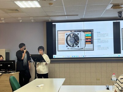 LINE_ALBUM_112學年度環生學院專題競賽1130522_240523_65