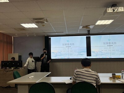 LINE_ALBUM_112學年度環生學院專題競賽1130522_240523_73