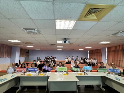 LINE_ALBUM_112學年度環生學院專題競賽1130522_240523_84