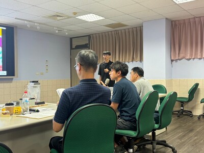 LINE_ALBUM_112學年度環生學院專題競賽1130522_240523_58