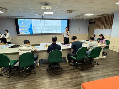 LINE_ALBUM_112學年度環生學院專題競賽1130522_240523_101