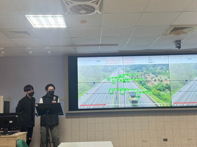 LINE_ALBUM_112學年度環生學院專題競賽1130522_240523_27