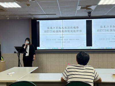 LINE_ALBUM_112學年度環生學院專題競賽1130522_240523_75
