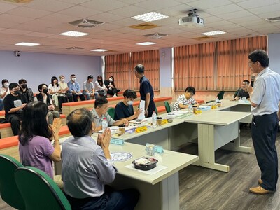 LINE_ALBUM_112學年度環生學院專題競賽1130522_240523_96