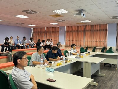 LINE_ALBUM_112學年度環生學院專題競賽1130522_240523_70