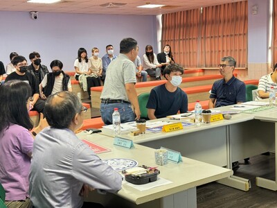 LINE_ALBUM_112學年度環生學院專題競賽1130522_240523_92