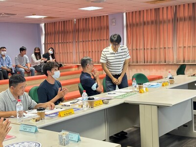 LINE_ALBUM_112學年度環生學院專題競賽1130522_240523_94