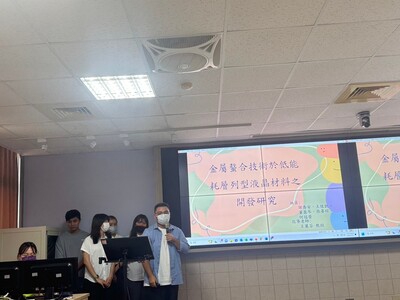 LINE_ALBUM_112學年度環生學院專題競賽1130522_240523_24