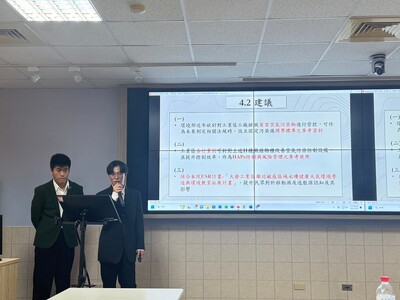 LINE_ALBUM_112學年度環生學院專題競賽1130522_240523_47