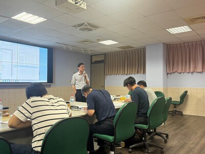 LINE_ALBUM_112學年度環生學院專題競賽1130522_240523_9