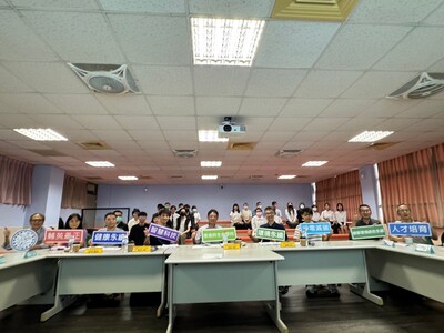 LINE_ALBUM_112學年度環生學院專題競賽1130522_240523_87