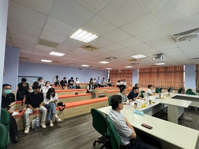 LINE_ALBUM_112學年度環生學院專題競賽1130522_240523_68